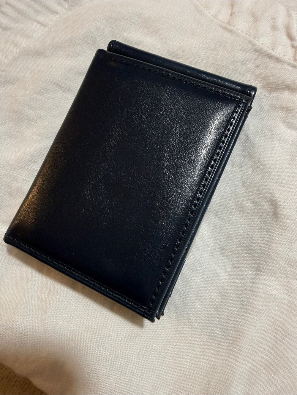 New Men's Navy Leather Wallet -Style ID front, cash middle & 6 credit card slots